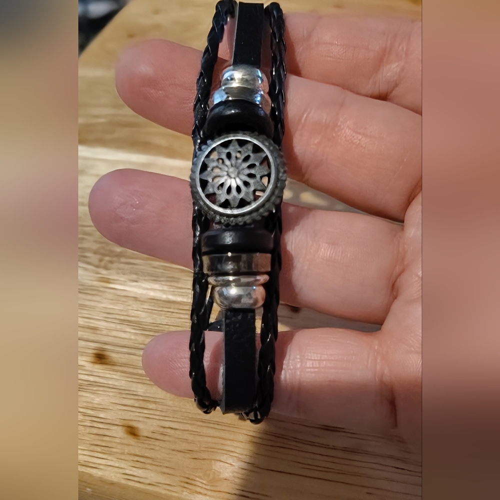 Men's leather bracelet
